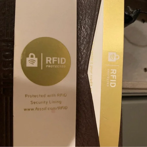New with Tags and in Metal Box Fossil Leather Card Case With RFID Lining Brown - Picture 8 of 9